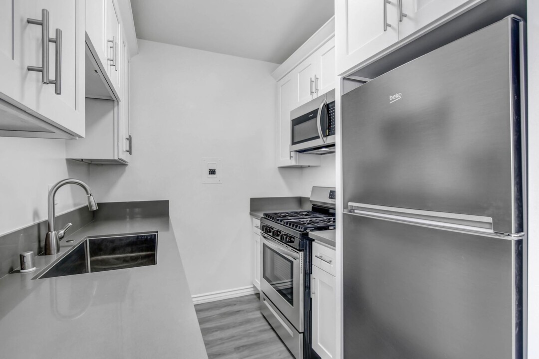 1010 Pico Blvd in Santa Monica, CA - Building Photo