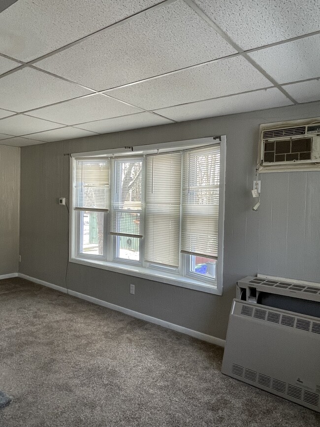 906 West Ave, Unit Apt 3 in Medina, NY - Building Photo - Building Photo