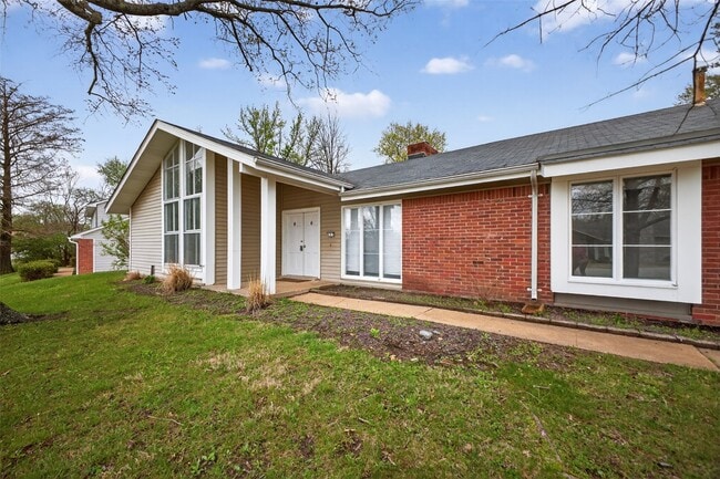 495 Baywillow Dr in Ballwin, MO - Building Photo - Building Photo