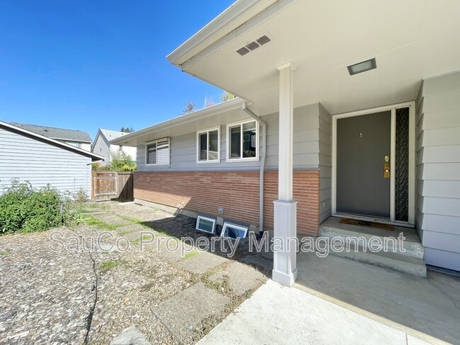 5751 NE Lisbon Way in Hillsboro, OR - Building Photo - Building Photo