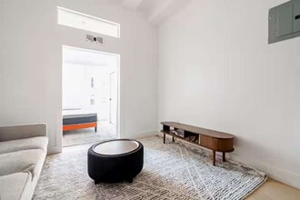 19 St Marks Pl in New York, NY - Foto de edificio - Building Photo