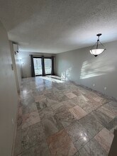 2025 Lakewood Club Dr S, Unit 5K in St. Petersburg, FL - Foto de edificio - Building Photo