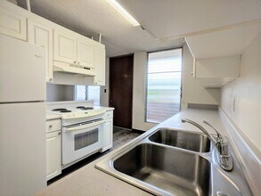 855 Olokele Ave in Honolulu, HI - Building Photo - Building Photo