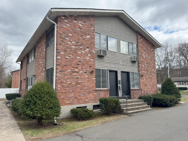 127 New Britain Ave in Unionville, CT - Building Photo - Building Photo