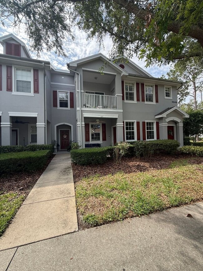 9508 W Park Village Dr in Tampa, FL - Building Photo - Building Photo
