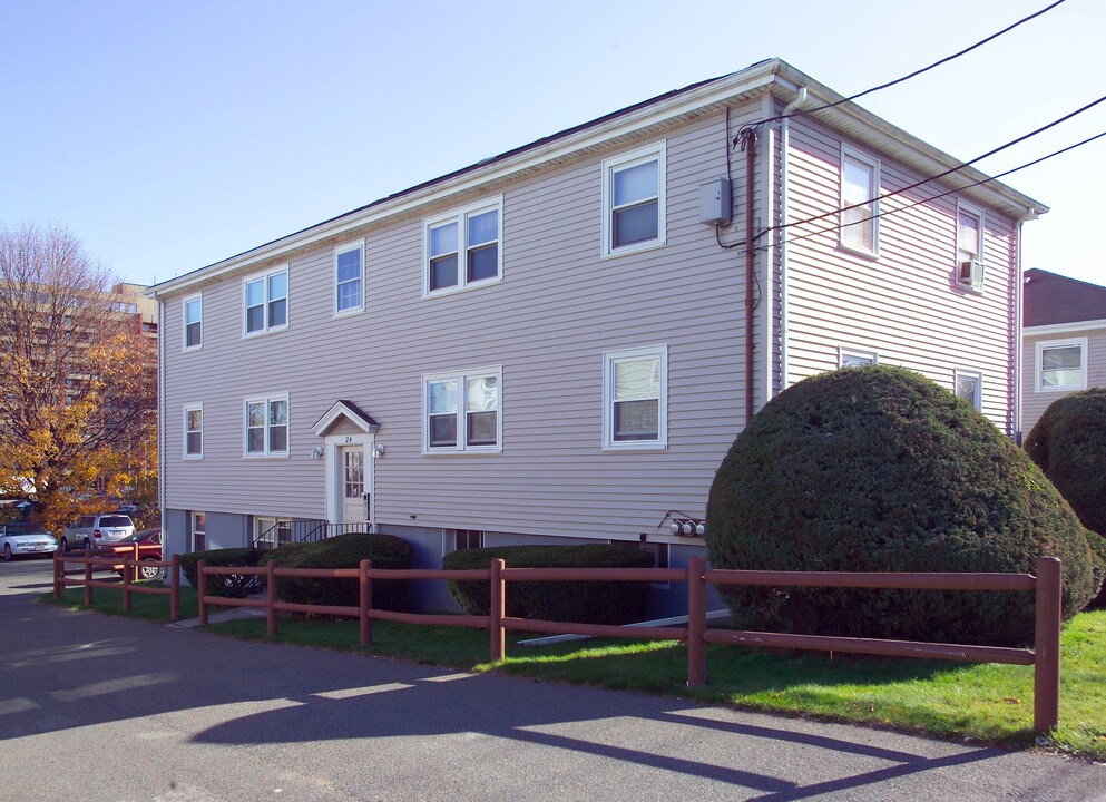 24 Old Colony Ave in Quincy, MA - Foto de edificio
