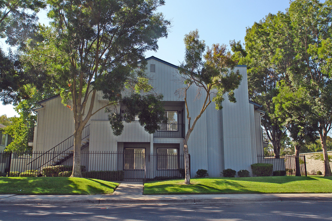 Kelley Drive Condominiums in Stockton, CA - Building Photo