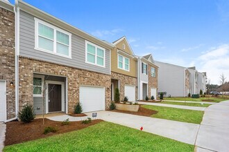 553 Magnolia Cir in Palmetto, GA - Building Photo - Building Photo