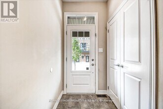 68 Esplanade Ln in Grimsby, ON - Building Photo - Building Photo