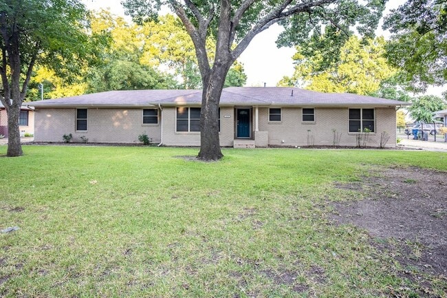 property at 620 S Dallas Ave