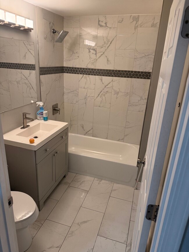 2704 W Adams St, Unit 1