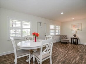 76 Royal Oak Dr in Vero Beach, FL - Foto de edificio - Building Photo