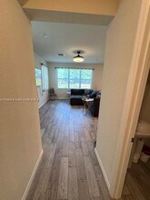 1063 Eucalyptus Dr in Hollywood, FL - Foto de edificio - Building Photo