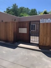 416 1/2 North School Street, 3 in Lodi, CA - Foto de edificio - Building Photo