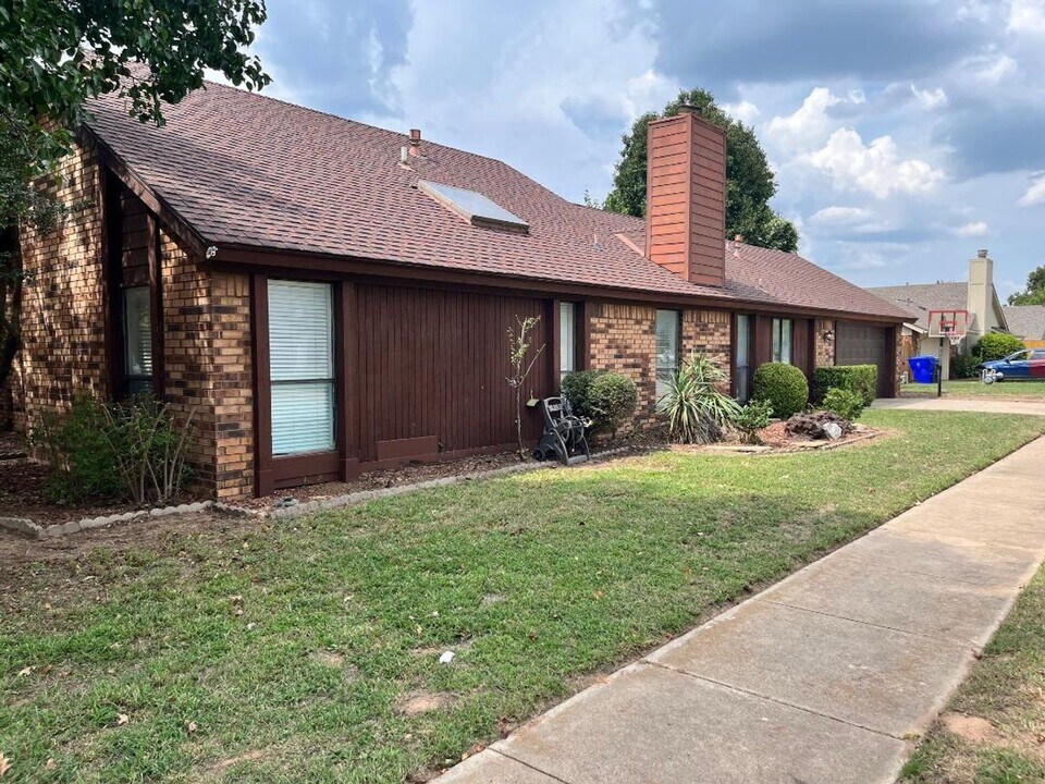 3701 River Oaks Dr in Norman, OK - Building Photo