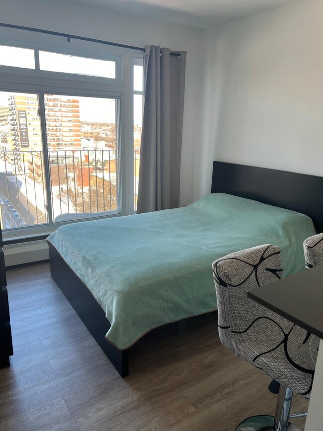 105 Milton in Montréal, QC - Building Photo - Building Photo