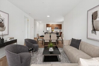 100 E Putnam Ave in Greenwich, CT - Building Photo - Building Photo