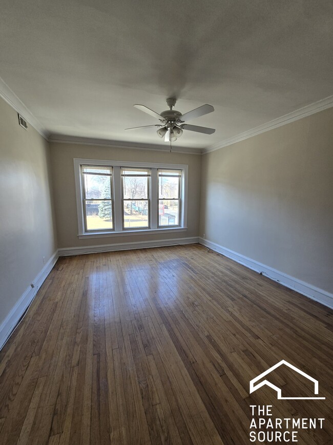 property at 5133 N Damen Ave