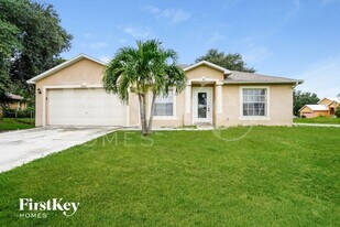 6490 Chabot Ave in Ft. Myers, FL - Building Photo