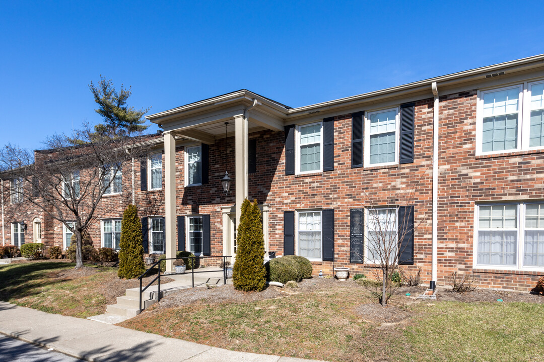 Stonehenge Condominium Apartments in Louisville, KY - Building Photo