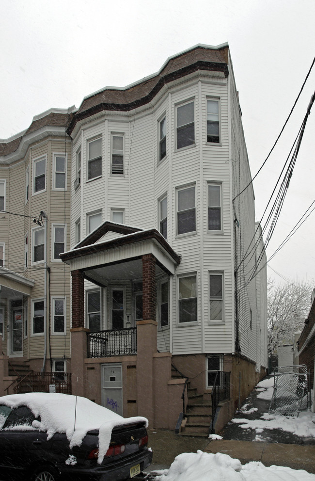 12 Paterson St in Jersey City, NJ - Foto de edificio - Building Photo