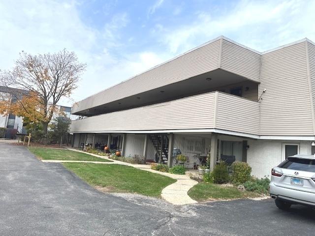 422 W Washington Ave in Lake Bluff, IL - Building Photo