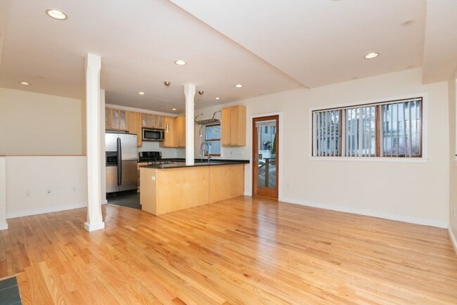 224 Hurley St, Unit 1 in Cambridge, MA - Building Photo - Building Photo