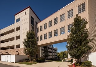 140 Mayhill in Saddle Brook, NJ - Foto de edificio - Building Photo