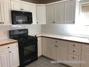 105 Oakland St in Boston, MA - Building Photo - Building Photo