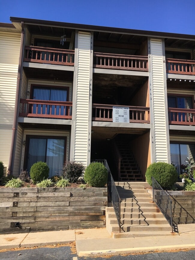 property at 1460 Summergate Pkwy