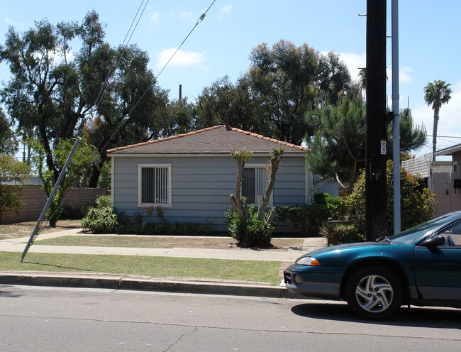 1617-1623 Hornblend St in San Diego, CA - Building Photo - Building Photo