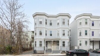 17 Cawfield St, Unit 1 in Boston, MA - Building Photo