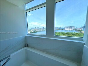 400 Sunny Isles Blvd, Unit 1408 in Sunny Isles Beach, FL - Building Photo - Building Photo