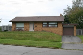 15 Shawford Crescent in Toronto, ON - Building Photo - Building Photo