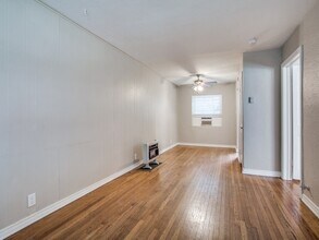 902 Denton St, Unit 904 in Denton, TX - Building Photo - Building Photo