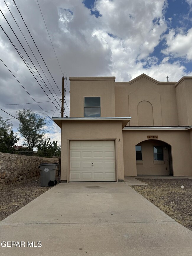 7505 Golden Knight in El Paso, TX - Building Photo - Building Photo