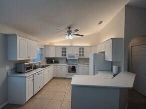 822 Nicholas Pky W in Cape Coral, FL - Foto de edificio - Building Photo