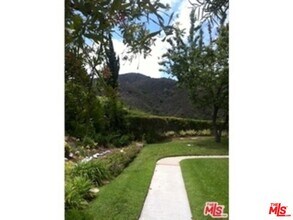 1337 Avenida de Cortez in Los Angeles, CA - Building Photo - Building Photo