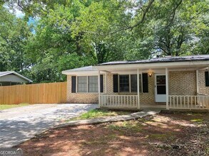 2101 Mulkey Rd SW in Marietta, GA - Building Photo - Building Photo