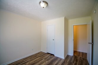 1018 Dooley Dr in Charlotte, NC - Building Photo - Building Photo