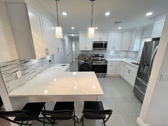 20 Gibson Blvd in Valley Stream, NY - Building Photo - Building Photo