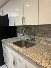 6055 W 19th Ave, Unit 3 in Hialeah, FL - Foto de edificio - Building Photo