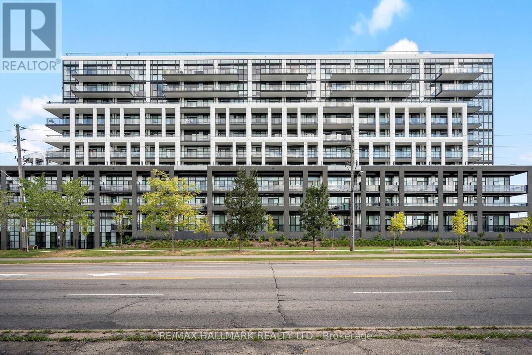 50-150 George Butchart Dr in Toronto, ON - Building Photo