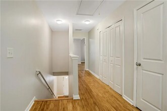 526 Tufton Tr in Atlanta, GA - Building Photo - Building Photo