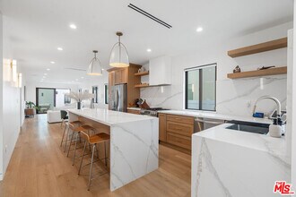 2911 S Rimpau Blvd in Los Angeles, CA - Building Photo - Building Photo