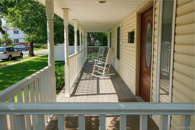 2053 Wilson Ln in East Meadow, NY - Building Photo - Building Photo