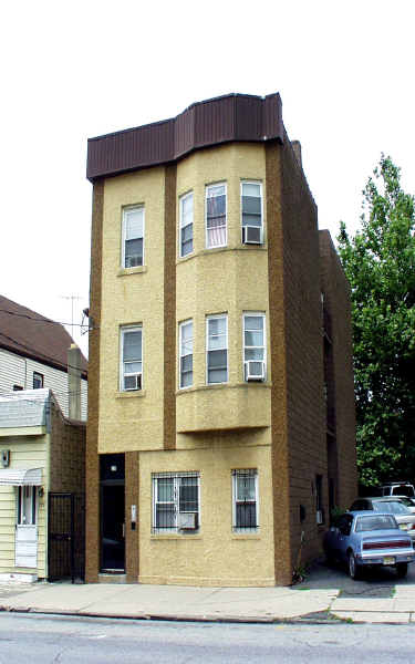 231 Palisade Ave in Garfield, NJ - Building Photo