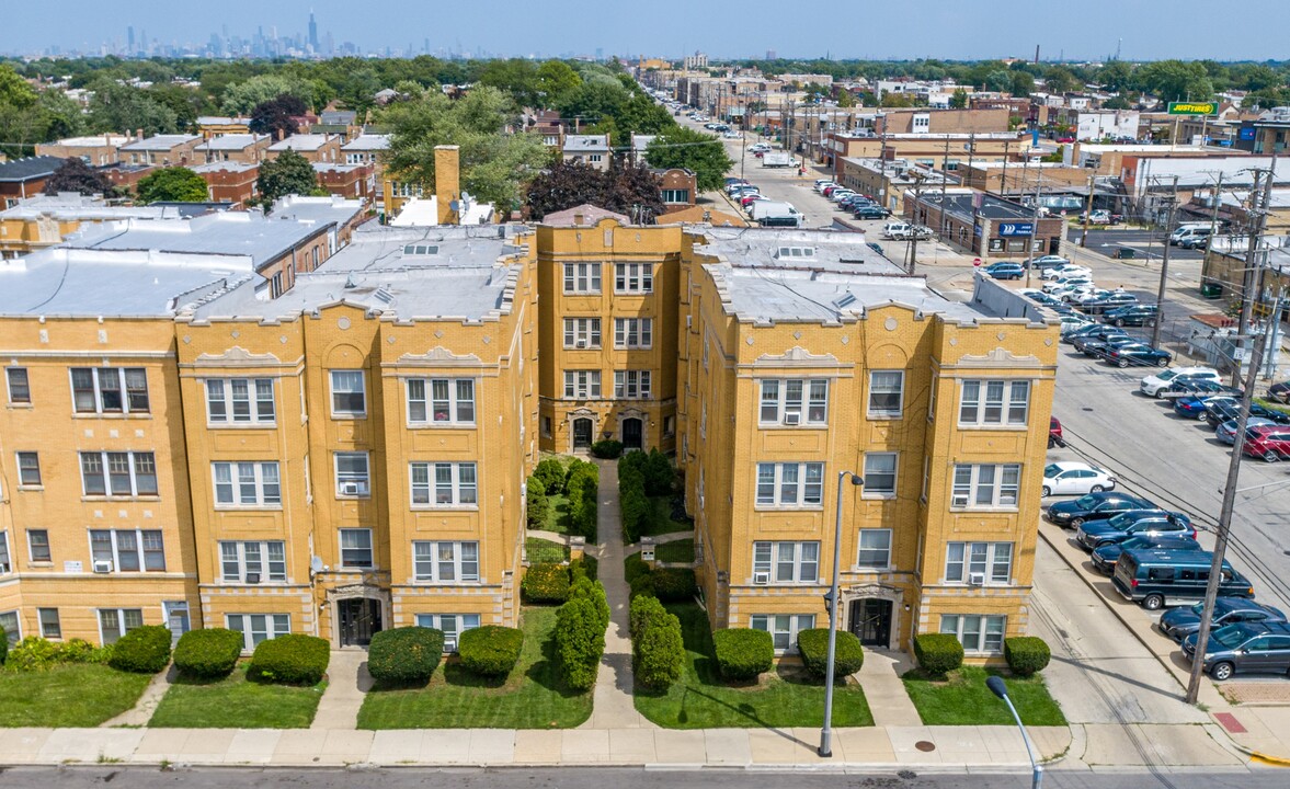 2121-2131 Oak Park Ave in Berwyn, IL - Building Photo