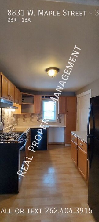 8831 W Maple St in West Allis, WI - Building Photo