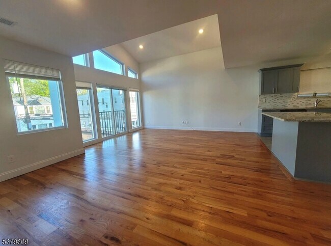 129 Brookdale Ave in Newark, NJ - Building Photo - Building Photo
